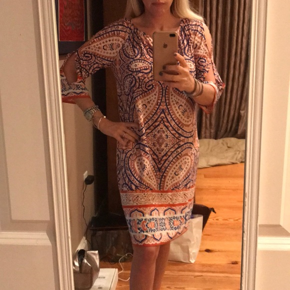 Maggy London Dresses & Skirts - Size 8 Maggy London dress with cutout sleeves